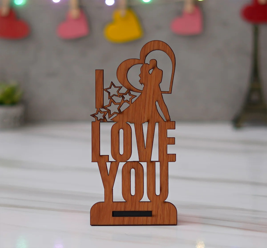 Feel this Love Wooden  Kissing Couple